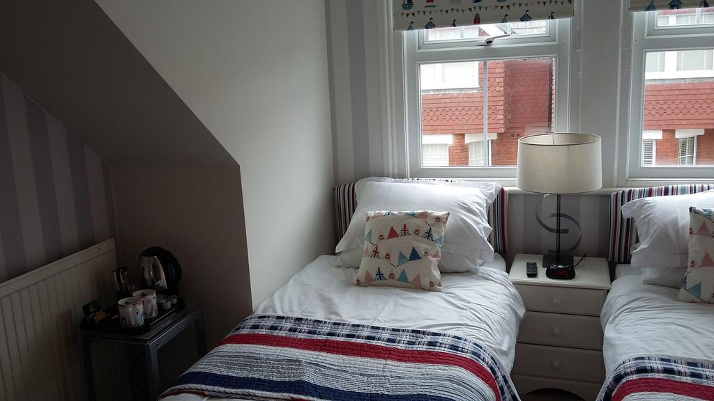 איסטבורן Cambridge House Guest House חדר תמונה