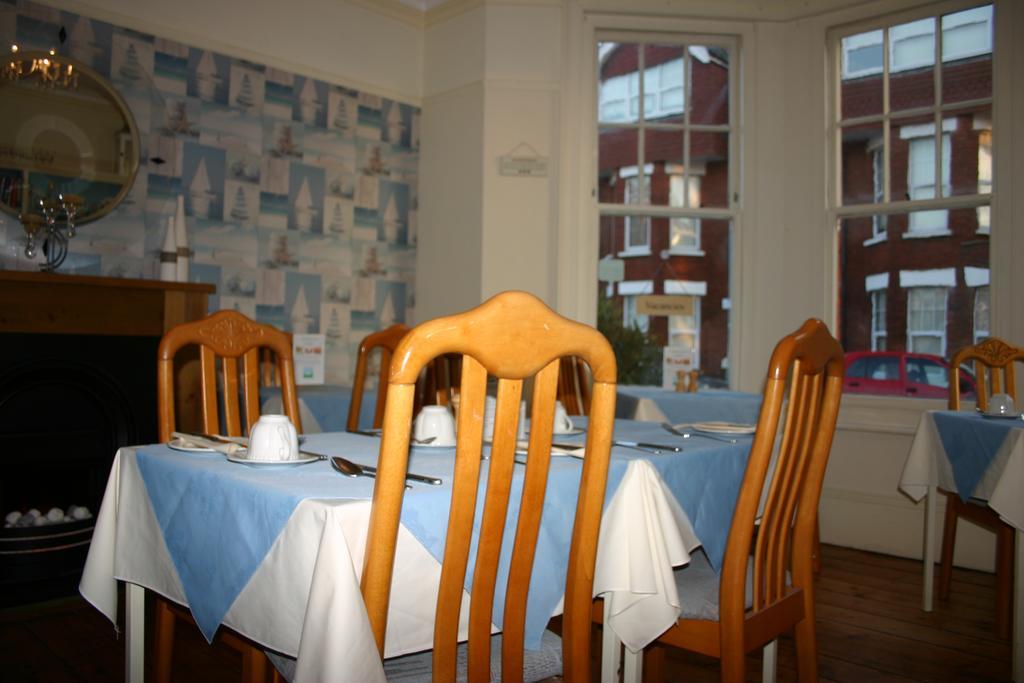איסטבורן Cambridge House Guest House מראה חיצוני תמונה