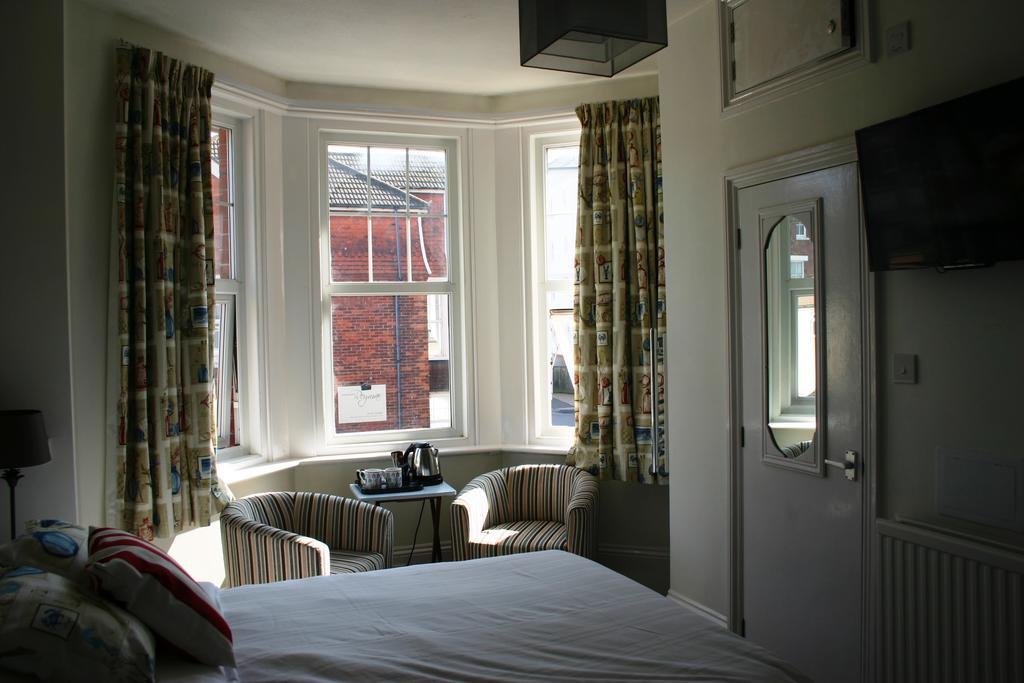 איסטבורן Cambridge House Guest House חדר תמונה