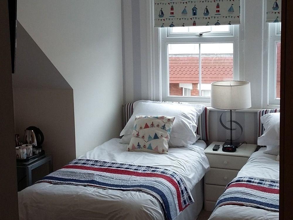 איסטבורן Cambridge House Guest House מראה חיצוני תמונה